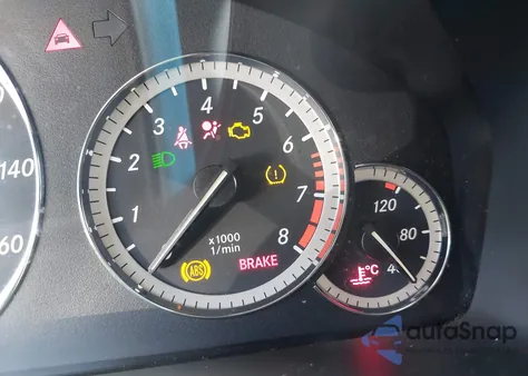 2011 Mercedes-Benz E 350 z USA, uszkodzony, nr VIN WDDHF5GB2BA360816